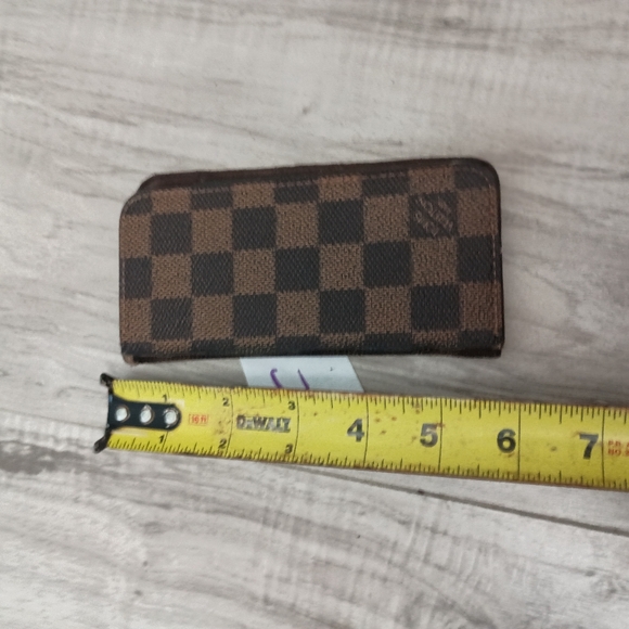 Authentic Louis Vuitton Monogram Folio Iphone 6/6S, 7, 8 & SE Case - Picture 5 of 5